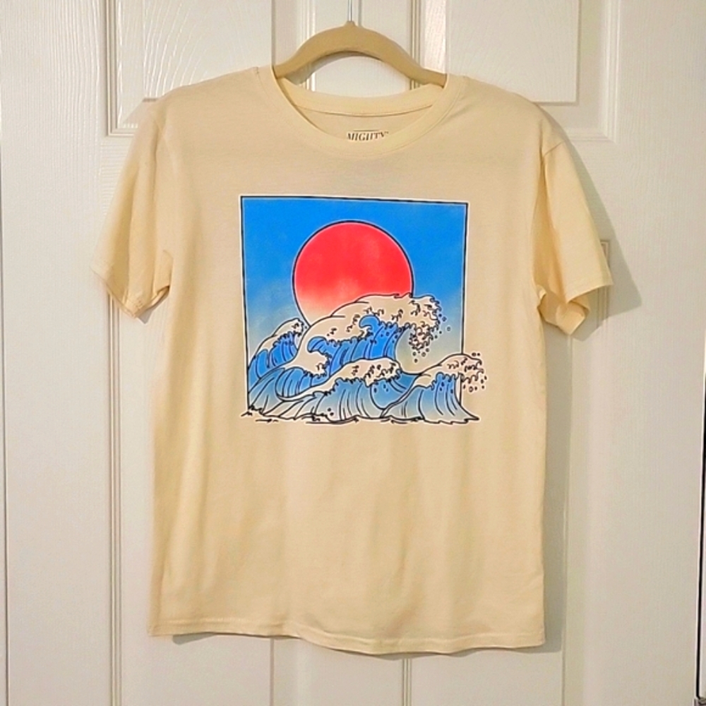 Might Fine graphic tee sz S